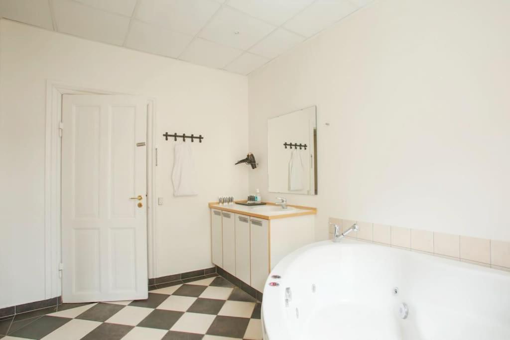 Large & Bright 3Br Apartment W Whirlpool Near Metro Копенхаген Екстериор снимка